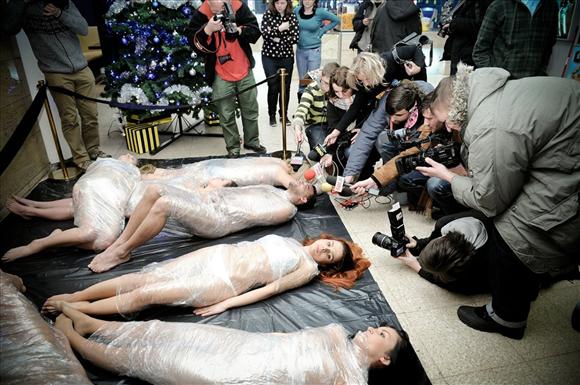 zafoliowany piróg udaje karpia