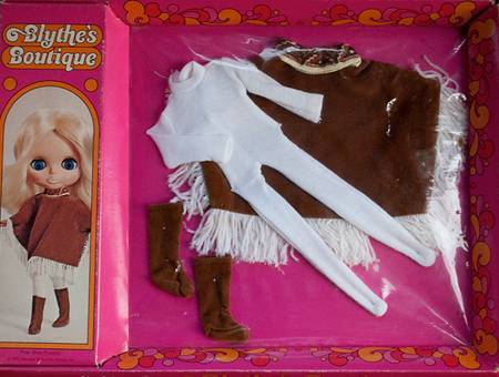zazie_blytheopedia_blythe_kenner_outfit_pow_wow_poncho