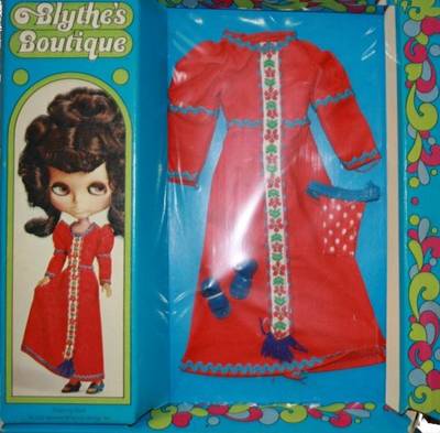 zazie_blytheopedia_blythe_kenner_outfit_roaring_red