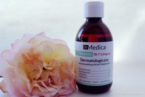 skład i opinie BIELENDA Dr Medica Trądzik: Dermatologiczny przeciwtrądzikowy płyn tonizujący