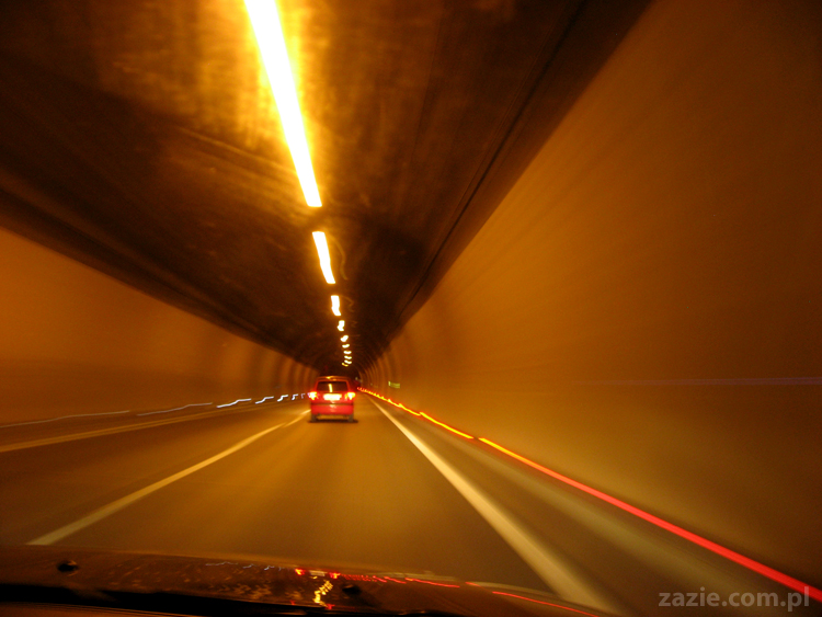 kolejne tunele, kolejne godziny podróży