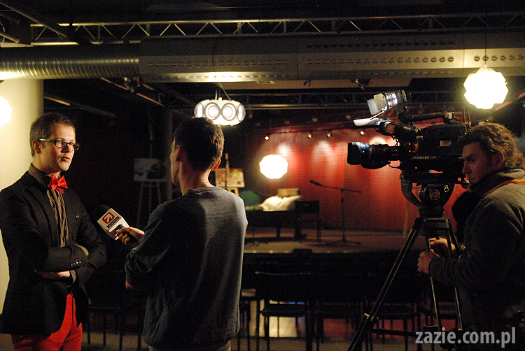 Nie czytasz? Nie idę z Tobą do łóżka! Qlub Xiążkowy u Naszych Sąsiadów Kazia Szczuka Anna Laszuk Jacek Dehnel Sylwia Chutnik Kapela ze Wsi Warszawa Paweł Althamer Jeż Jerzy Marcin Szczygielski Olga Gromek Zazie Syd Breslauer mopsy Kumok Miszur Bianka Siwińska Nasta Niakrasawa Marta Syrwid Betty Q & Crew Monika Banach Monika Czaplicka