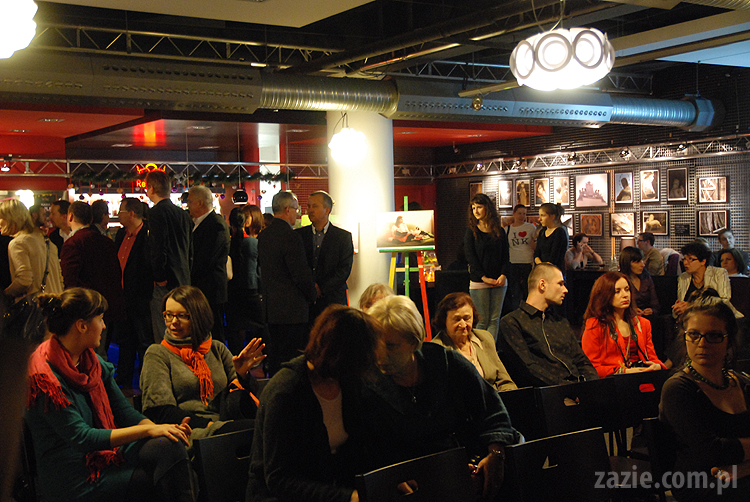 Nie czytasz? Nie idę z Tobą do łóżka! Qlub Xiążkowy u Naszych Sąsiadów Kazia Szczuka Anna Laszuk Jacek Dehnel Sylwia Chutnik Kapela ze Wsi Warszawa Paweł Althamer Jeż Jerzy Marcin Szczygielski Olga Gromek Zazie Syd Breslauer mopsy Kumok Miszur Bianka Siwińska Nasta Niakrasawa Marta Syrwid Betty Q & Crew Monika Banach Monika Czaplicka