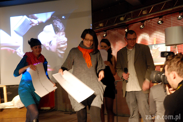 Nie czytasz? Nie idę z Tobą do łóżka! Qlub Xiążkowy u Naszych Sąsiadów Kazia Szczuka Anna Laszuk Jacek Dehnel Sylwia Chutnik Kapela ze Wsi Warszawa Paweł Althamer Jeż Jerzy Marcin Szczygielski Olga Gromek Zazie Syd Breslauer mopsy Kumok Miszur Bianka Siwińska Nasta Niakrasawa Marta Syrwid Betty Q & Crew Monika Banach Monika Czaplicka