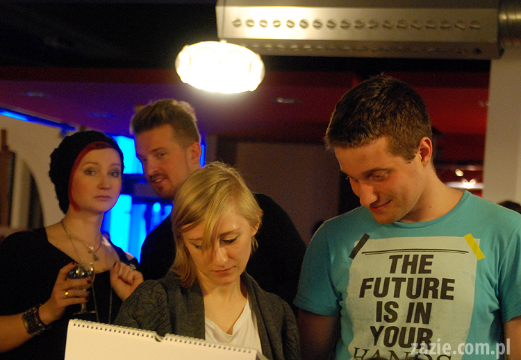 Nie czytasz? Nie idę z Tobą do łóżka! Qlub Xiążkowy u Naszych Sąsiadów Kazia Szczuka Anna Laszuk Jacek Dehnel Sylwia Chutnik Kapela ze Wsi Warszawa Paweł Althamer Jeż Jerzy Marcin Szczygielski Olga Gromek Zazie Syd Breslauer mopsy Kumok Miszur Bianka Siwińska Nasta Niakrasawa Marta Syrwid Betty Q & Crew Monika Banach Monika Czaplicka