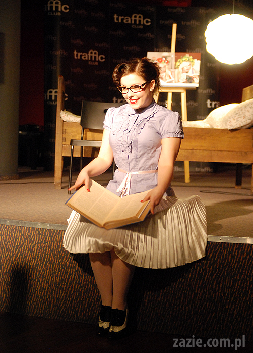 Nie czytasz? Nie idę z Tobą do łóżka! Qlub Xiążkowy u Naszych Sąsiadów Kazia Szczuka Anna Laszuk Jacek Dehnel Sylwia Chutnik Kapela ze Wsi Warszawa Paweł Althamer Jeż Jerzy Marcin Szczygielski Olga Gromek Zazie Syd Breslauer mopsy Kumok Miszur Bianka Siwińska Nasta Niakrasawa Marta Syrwid Betty Q & Crew Monika Banach Monika Czaplicka