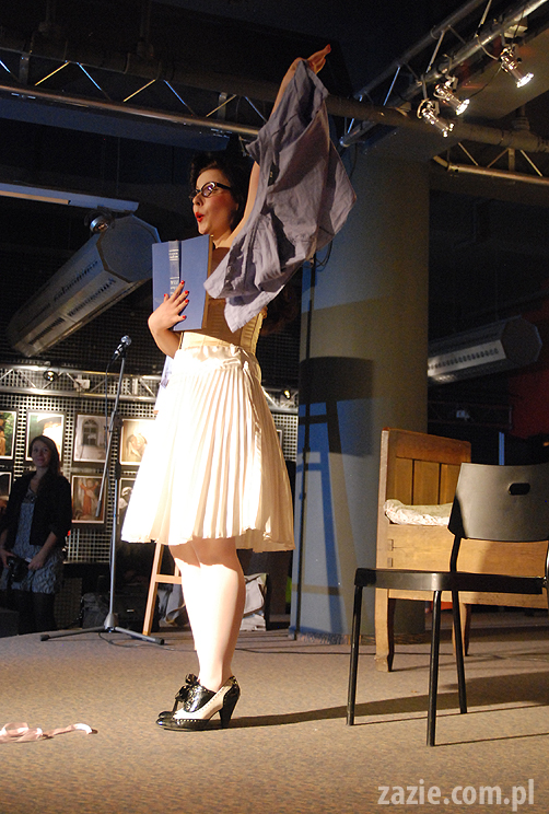 Nie czytasz? Nie idę z Tobą do łóżka! Qlub Xiążkowy u Naszych Sąsiadów Kazia Szczuka Anna Laszuk Jacek Dehnel Sylwia Chutnik Kapela ze Wsi Warszawa Paweł Althamer Jeż Jerzy Marcin Szczygielski Olga Gromek Zazie Syd Breslauer mopsy Kumok Miszur Bianka Siwińska Nasta Niakrasawa Marta Syrwid Betty Q & Crew Monika Banach Monika Czaplicka