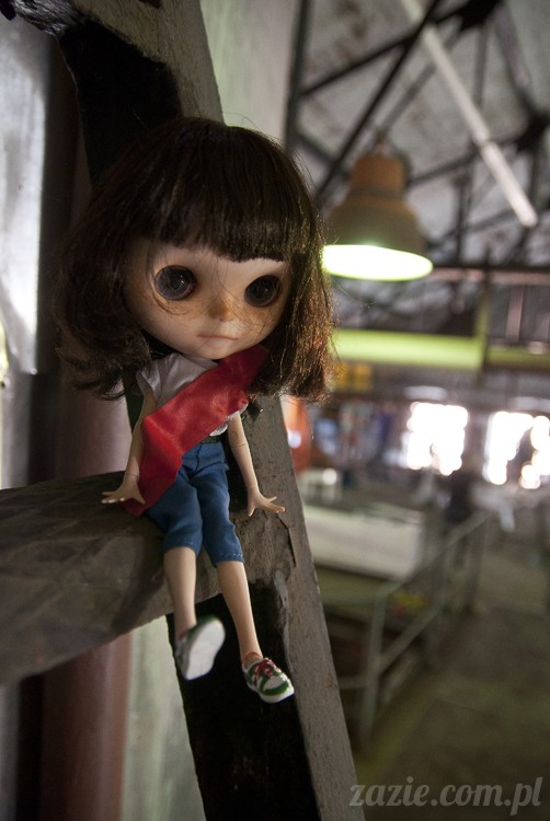 Blythe Simply Chocolate Orka custom by Zazie industrial photo session Blythe Simply Chocolate Orka custom by Zazie sesja zdjęciowa w fabryce wódek Koneser w Warszawie