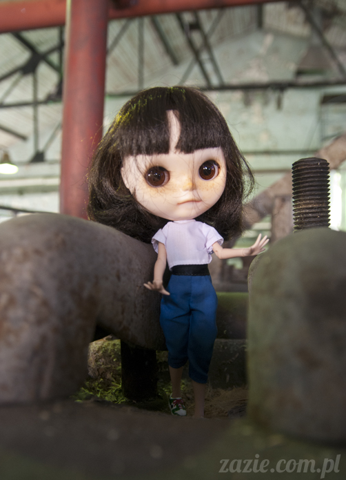 Blythe Simply Chocolate Orka custom by Zazie industrial photo session Blythe Simply Chocolate Orka custom by Zazie sesja zdjęciowa w fabryce wódek Koneser w Warszawie