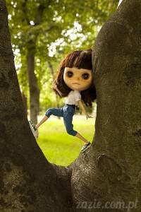 rarka Orka w zieronych krzaczorkach