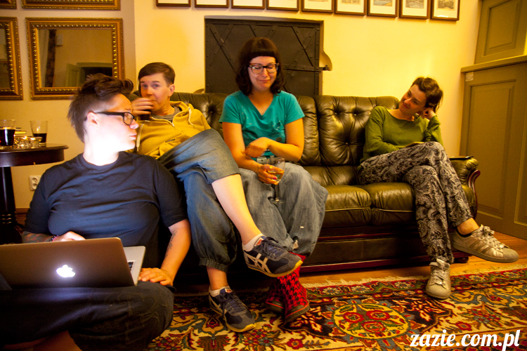 Wakacje Zazie i Syd z mopsami Kumokiem i Miszurem 2012 w Pałacu Wiechlice