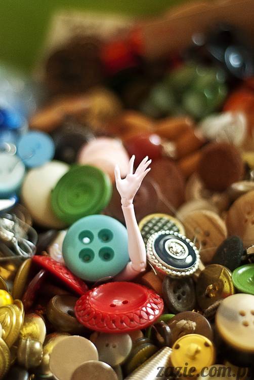 zazie_bardzo_lalkowy_sierpien_04_guzik