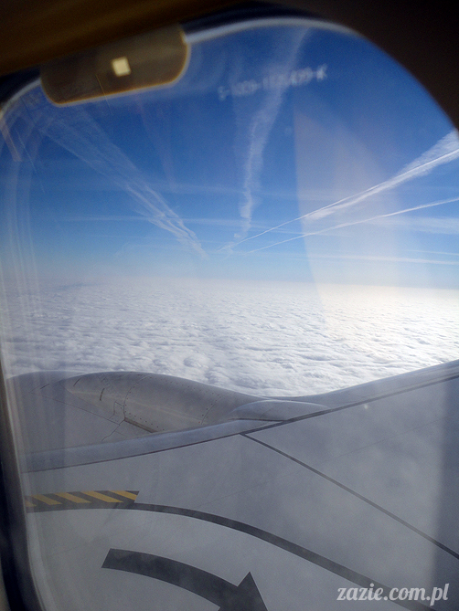Orka Blythe doll lalka Simply Chocolate custom by Zazie kieszonkowy atlas chmur, above the clouds, airplane view 