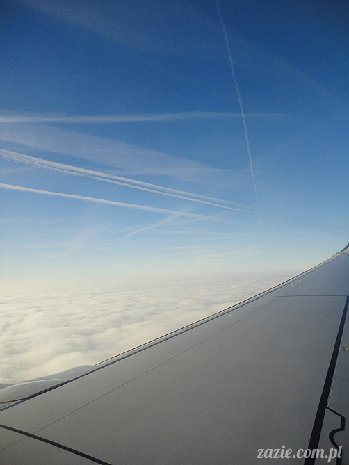 Orka Blythe doll lalka Simply Chocolate custom by Zazie kieszonkowy atlas chmur, above the clouds, airplane view 