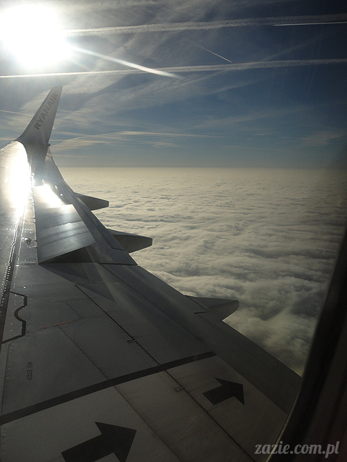 Orka Blythe doll lalka Simply Chocolate custom by Zazie kieszonkowy atlas chmur, above the clouds, airplane view 