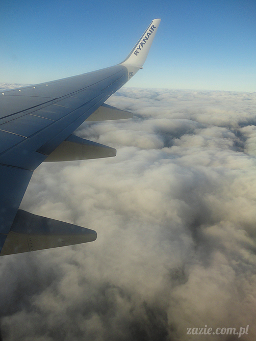 Orka Blythe doll lalka Simply Chocolate custom by Zazie kieszonkowy atlas chmur, above the clouds, airplane view 