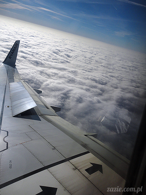 Orka Blythe doll lalka Simply Chocolate custom by Zazie kieszonkowy atlas chmur, above the clouds, airplane view 