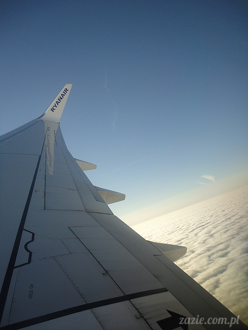 Orka Blythe doll lalka Simply Chocolate custom by Zazie kieszonkowy atlas chmur, above the clouds, airplane view 