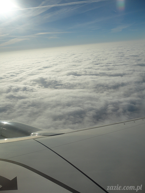 Orka Blythe doll lalka Simply Chocolate custom by Zazie kieszonkowy atlas chmur, above the clouds, airplane view 