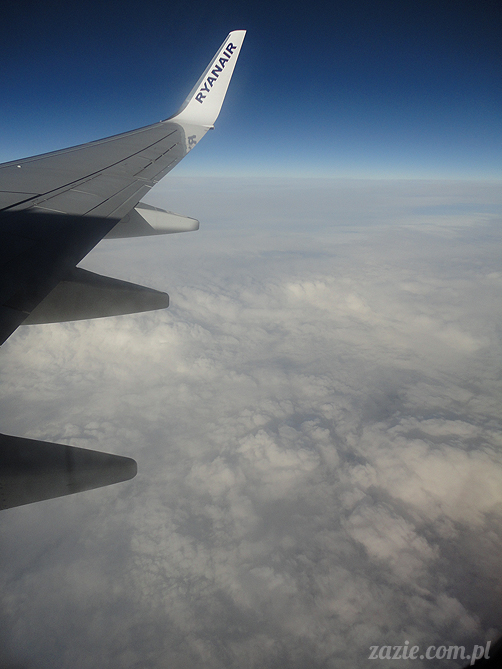 Orka Blythe doll lalka Simply Chocolate custom by Zazie kieszonkowy atlas chmur, above the clouds, airplane view 