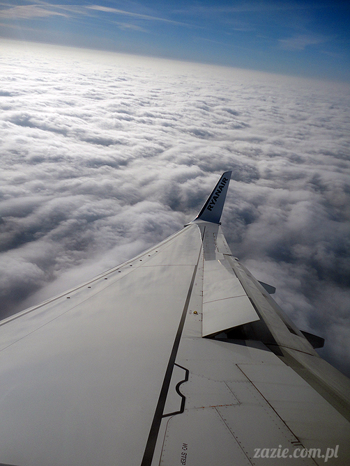Orka Blythe doll lalka Simply Chocolate custom by Zazie kieszonkowy atlas chmur, above the clouds, airplane view 