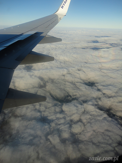 Orka Blythe doll lalka Simply Chocolate custom by Zazie kieszonkowy atlas chmur, above the clouds, airplane view 