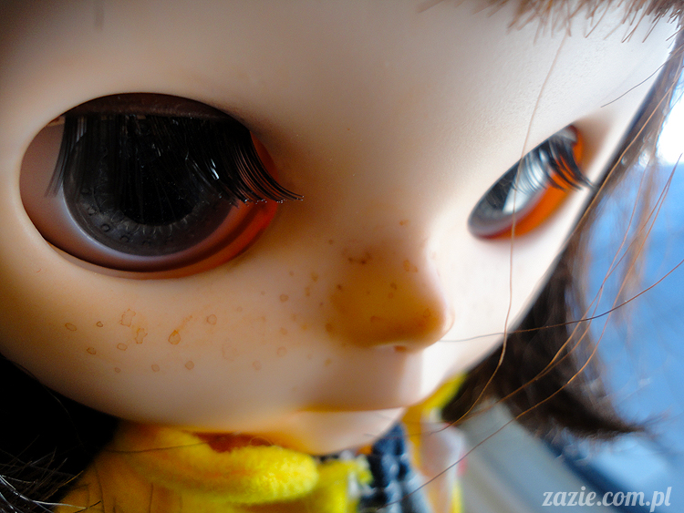 Orka Blythe doll lalka Simply Chocolate custom by Zazie kieszonkowy atlas chmur, above the clouds, airplane view 