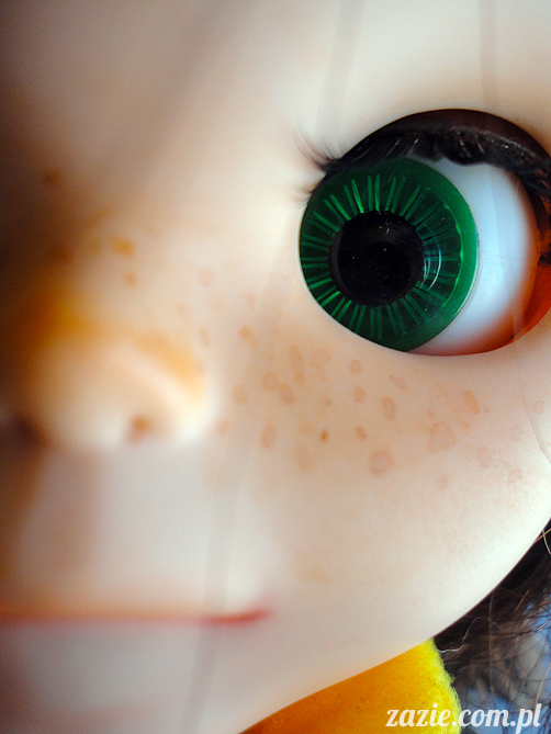 Orka Blythe doll lalka Simply Chocolate custom by Zazie kieszonkowy atlas chmur, above the clouds, airplane view 