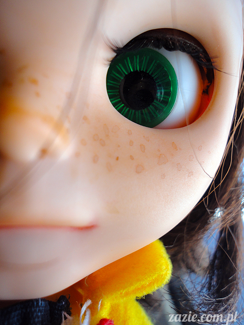 Orka Blythe doll lalka Simply Chocolate custom by Zazie kieszonkowy atlas chmur, above the clouds, airplane view 