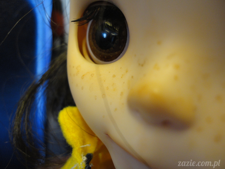 Orka Blythe doll lalka Simply Chocolate custom by Zazie kieszonkowy atlas chmur, above the clouds, airplane view 