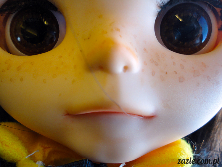 Orka Blythe doll lalka Simply Chocolate custom by Zazie kieszonkowy atlas chmur, above the clouds, airplane view 