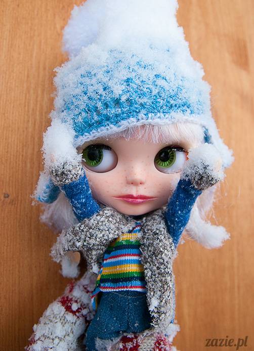 lalka Blythe doll Simply Chocolate & Vanilla custom ooak by Zazie Oh!Zazie, winter time play on the snow ski mountains