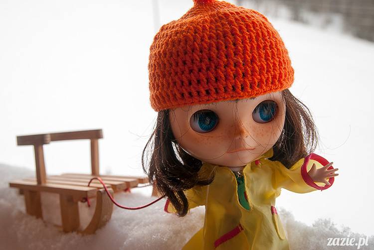 lalka Blythe doll Simply Chocolate & Vanilla custom ooak by Zazie Oh!Zazie, winter time play on the snow ski mountains