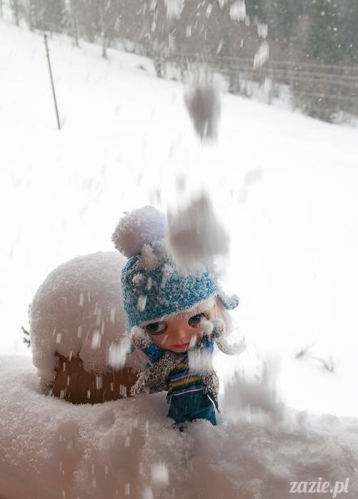 lalka Blythe doll Simply Chocolate & Vanilla custom ooak by Zazie Oh!Zazie, winter time play on the snow ski mountains
