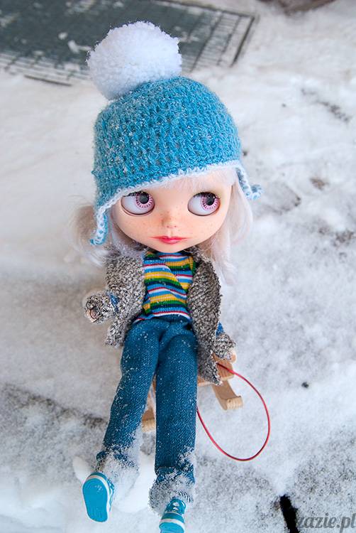 lalka Blythe doll Simply Chocolate & Vanilla custom ooak by Zazie Oh!Zazie, winter time play on the snow ski mountains