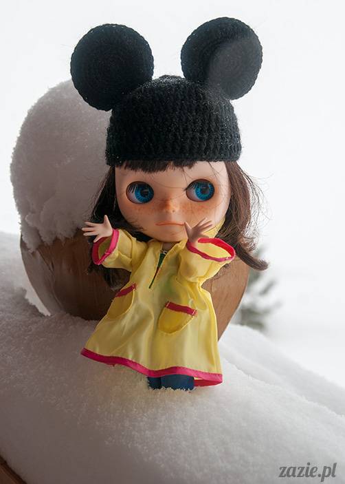 lalka Blythe doll Simply Chocolate & Vanilla custom ooak by Zazie Oh!Zazie, winter time play on the snow ski mountains