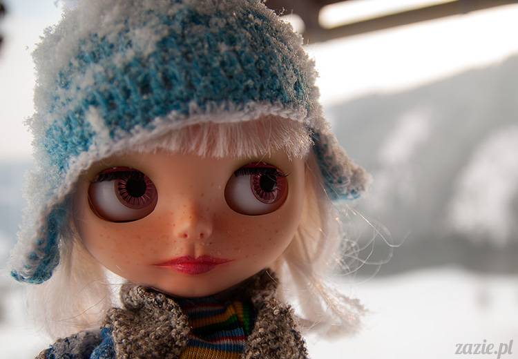 lalka Blythe doll Simply Chocolate & Vanilla custom ooak by Zazie Oh!Zazie, winter time play on the snow ski mountains