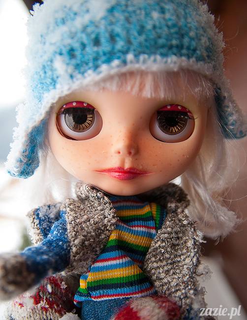 lalka Blythe doll Simply Chocolate & Vanilla custom ooak by Zazie Oh!Zazie, winter time play on the snow ski mountains