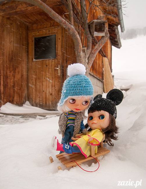 lalka Blythe doll Simply Chocolate & Vanilla custom ooak by Zazie Oh!Zazie, winter time play on the snow ski mountains