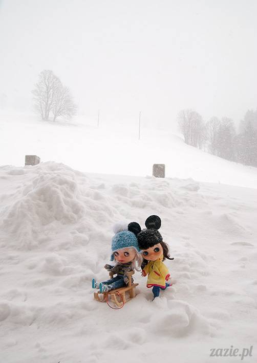 lalka Blythe doll Simply Chocolate & Vanilla custom ooak by Zazie Oh!Zazie, winter time play on the snow ski mountains