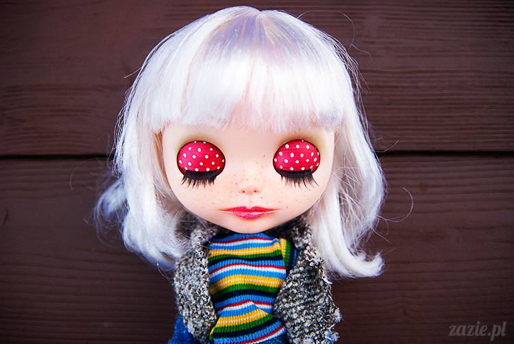 lalka Blythe doll Simply Chocolate & Vanilla custom ooak by Zazie Oh!Zazie, winter time play on the snow ski mountains