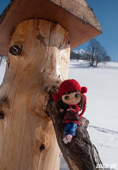 lalka Blythe doll Simply Chocolate & Vanilla custom ooak by Zazie Oh!Zazie, winter time play on the snow ski mountains