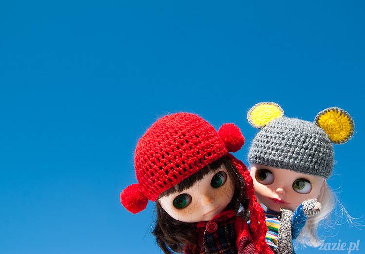 lalka Blythe doll Simply Chocolate & Vanilla custom ooak by Zazie Oh!Zazie, winter time play on the snow ski mountains