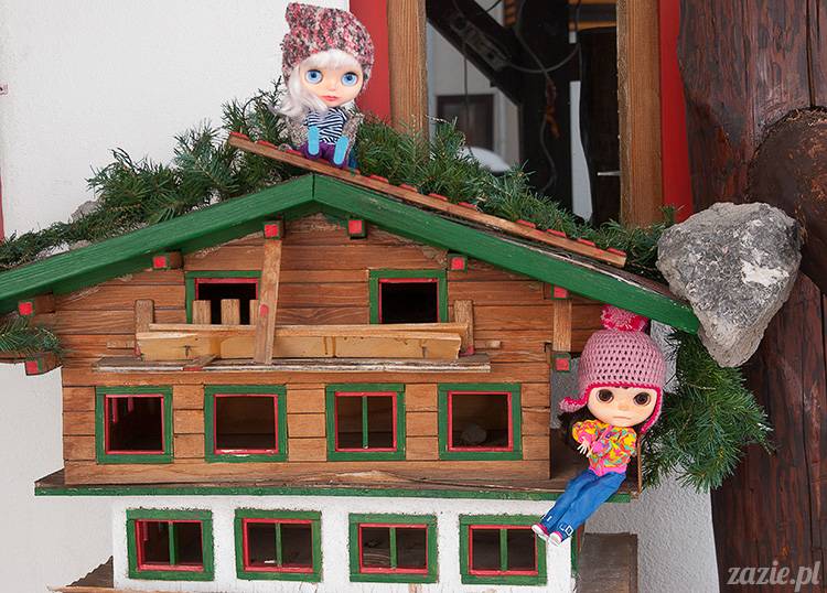 lalka Blythe doll Simply Chocolate & Vanilla custom ooak by Zazie Oh!Zazie, winter time play on the snow ski mountains 