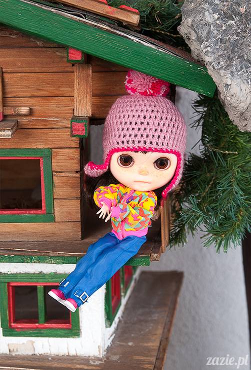 lalka Blythe doll Simply Chocolate & Vanilla custom ooak by Zazie Oh!Zazie, winter time play on the snow ski mountains 