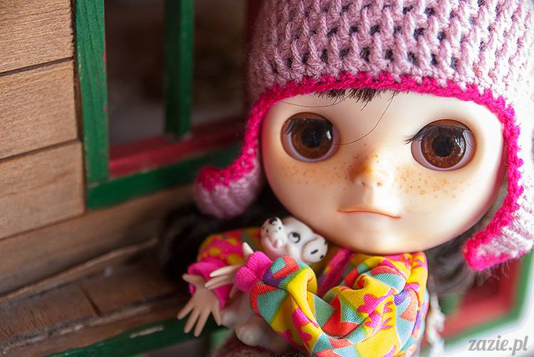 lalka Blythe doll Simply Chocolate & Vanilla custom ooak by Zazie Oh!Zazie, winter time play on the snow ski mountains 