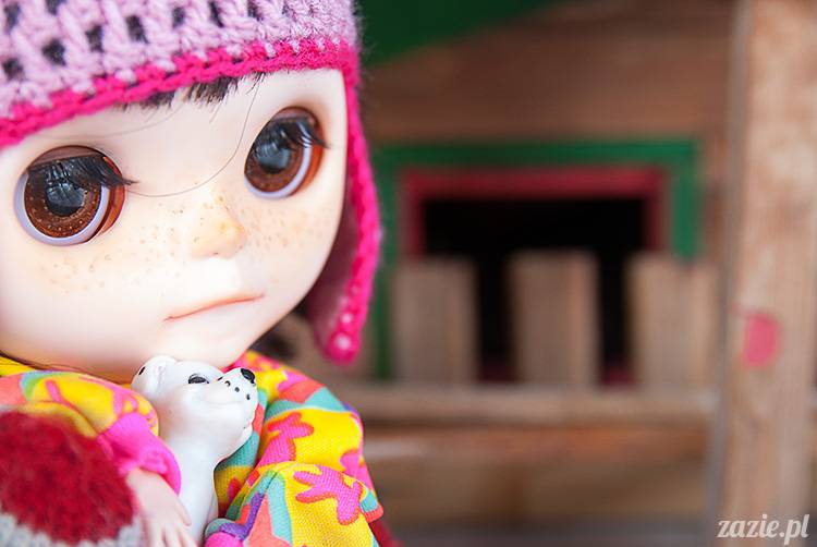 lalka Blythe doll Simply Chocolate & Vanilla custom ooak by Zazie Oh!Zazie, winter time play on the snow ski mountains 