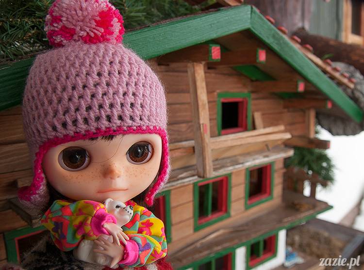 lalka Blythe doll Simply Chocolate & Vanilla custom ooak by Zazie Oh!Zazie, winter time play on the snow ski mountains 