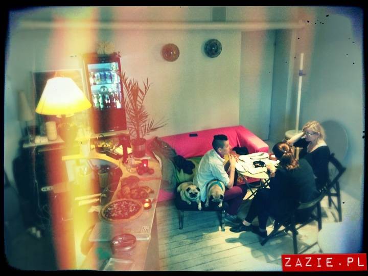 kawiarnia Posłaniec Uczuć, Glogera 6, Stara Ochota, Zazie i Syd oraz mopsy Kumok i Miszur