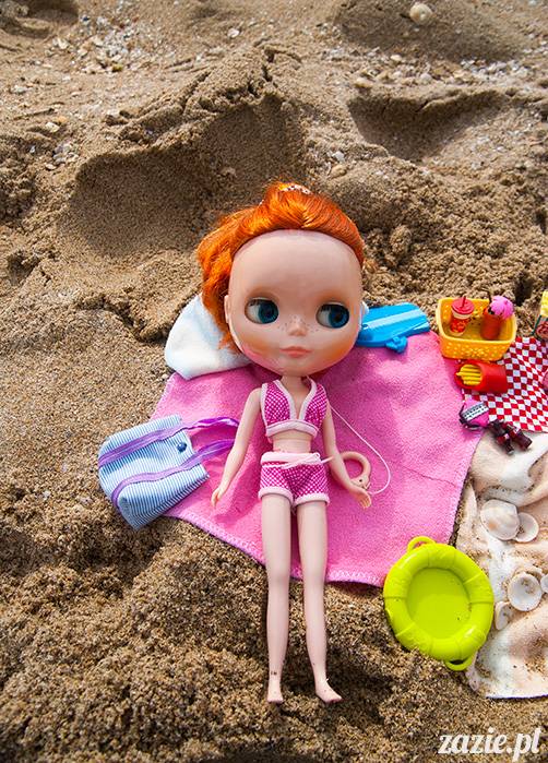 Blythe dolls on the beach, lalki Blythe na plaży, Blythe Custom OOAK by Zazie